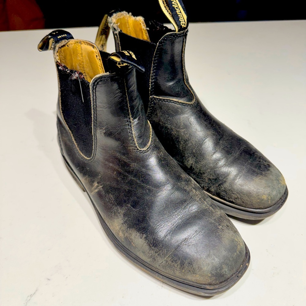Blundstones W8 black